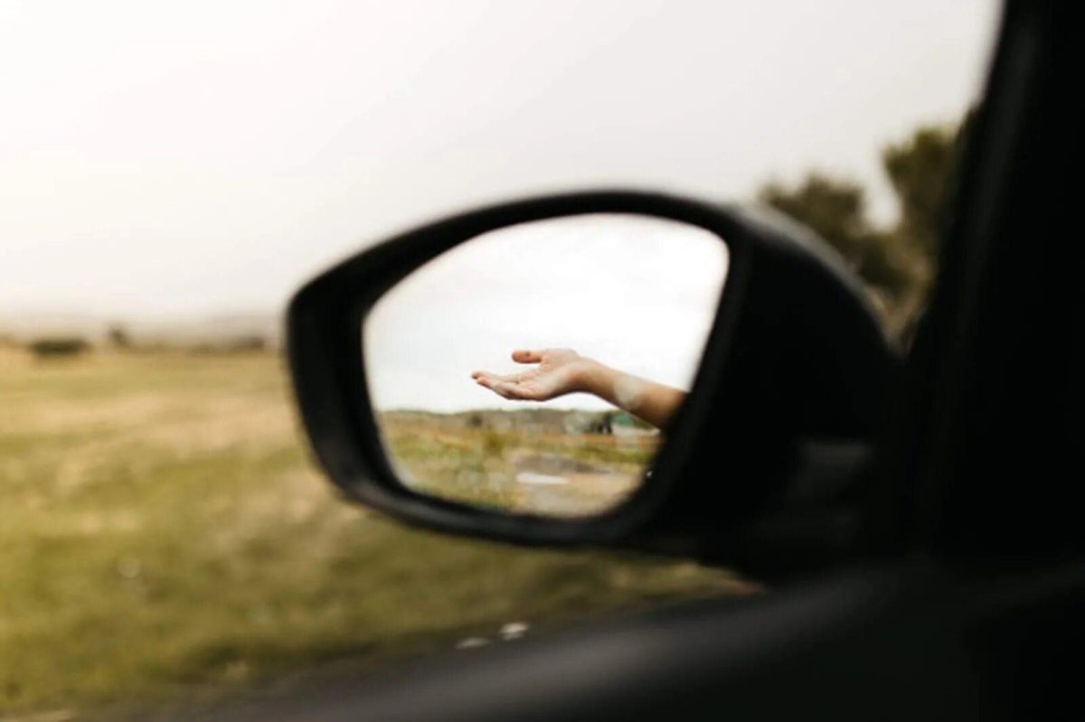 Руки зеркало в машине