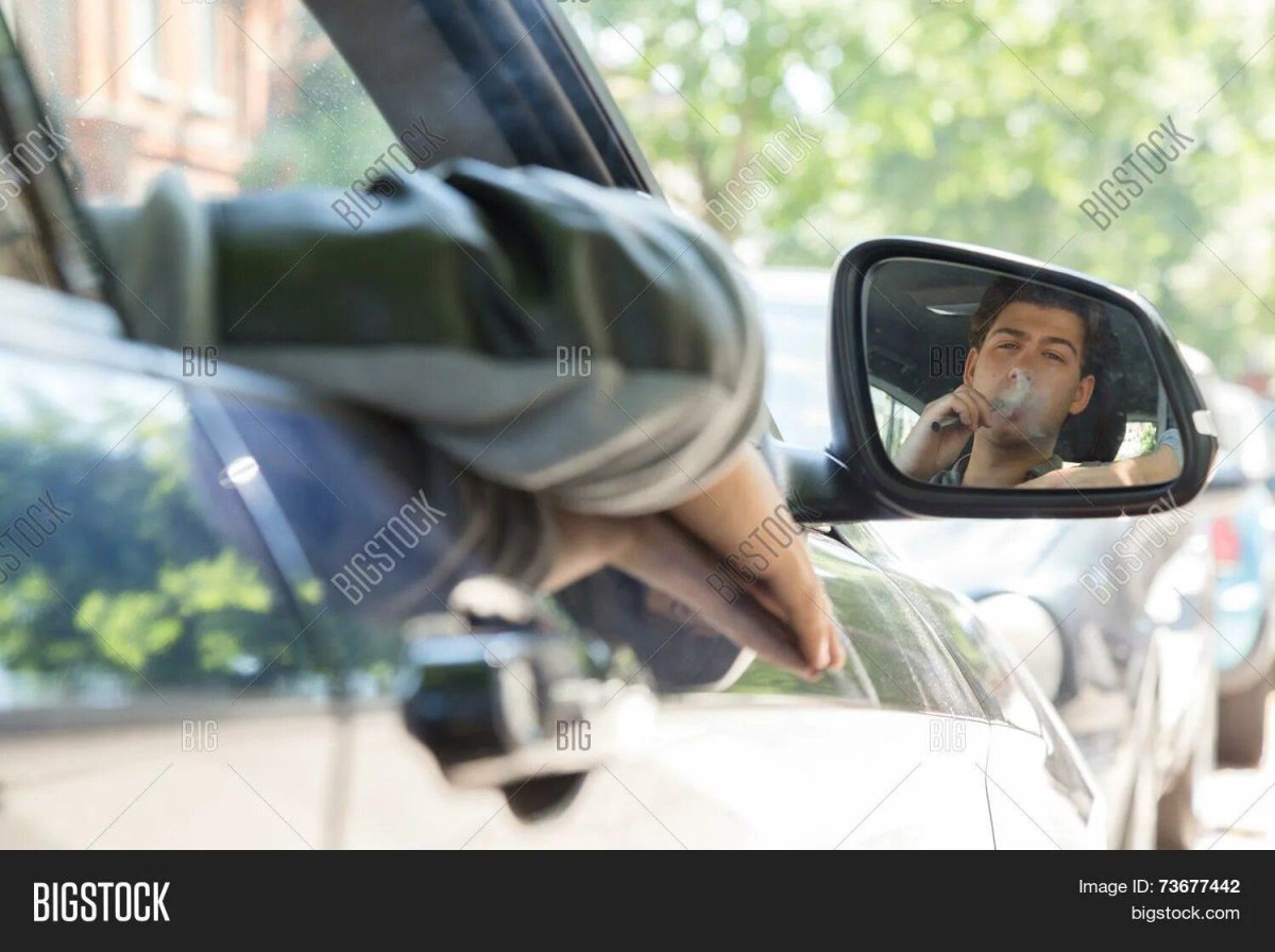 Человек в зеркале машины