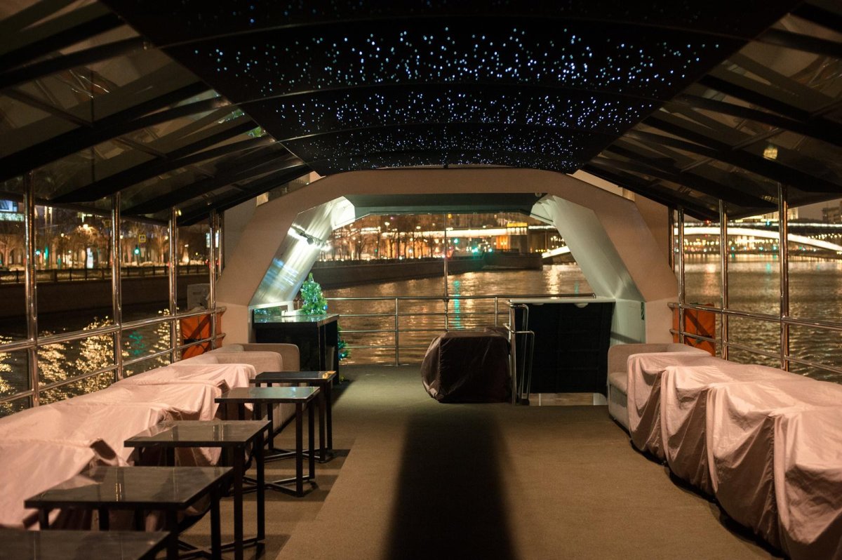 Москва Лужнецкая набережная теплоход Жемчужина