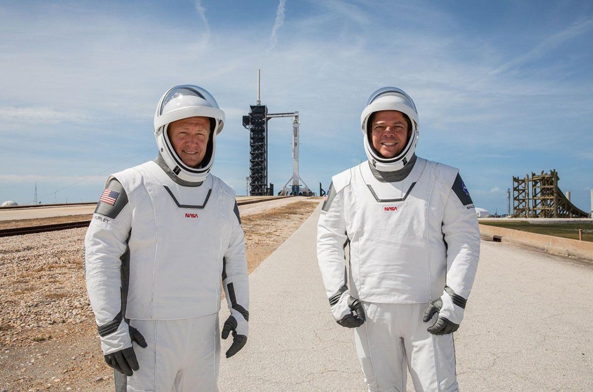 SPACEX Crew Dragon скафандр