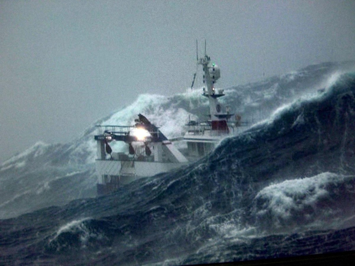 Корабль в шторм