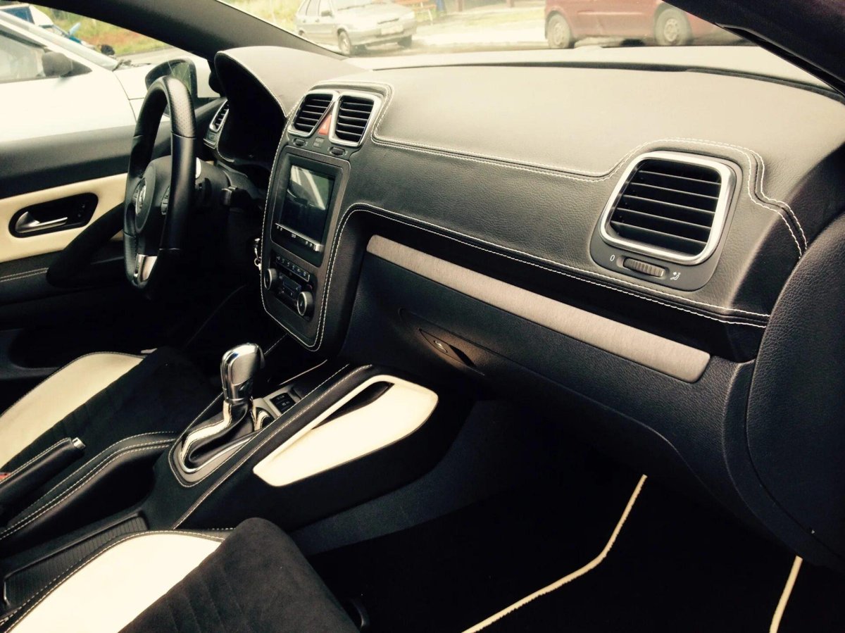 Volkswagen Polo перетяжка Торпедо