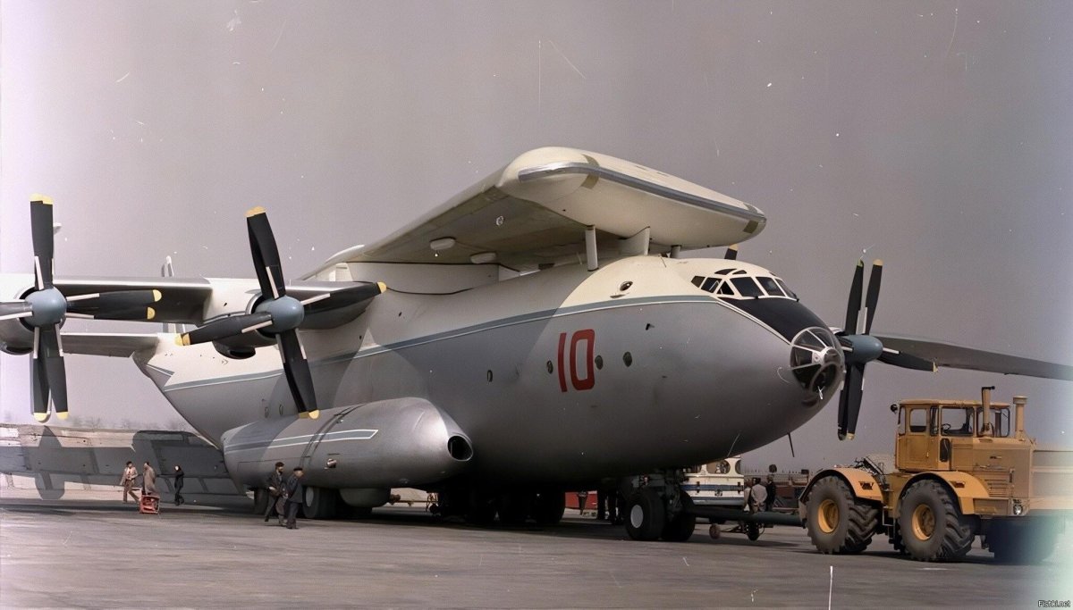 Самолёт АН-22 «Антей» СССР