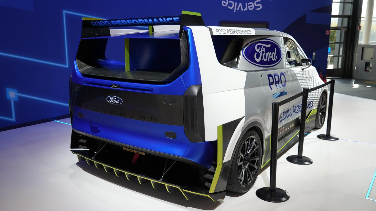 Покажи Форд трак 1000000 ну модель которая ну Ламборгини Форд трак покажи