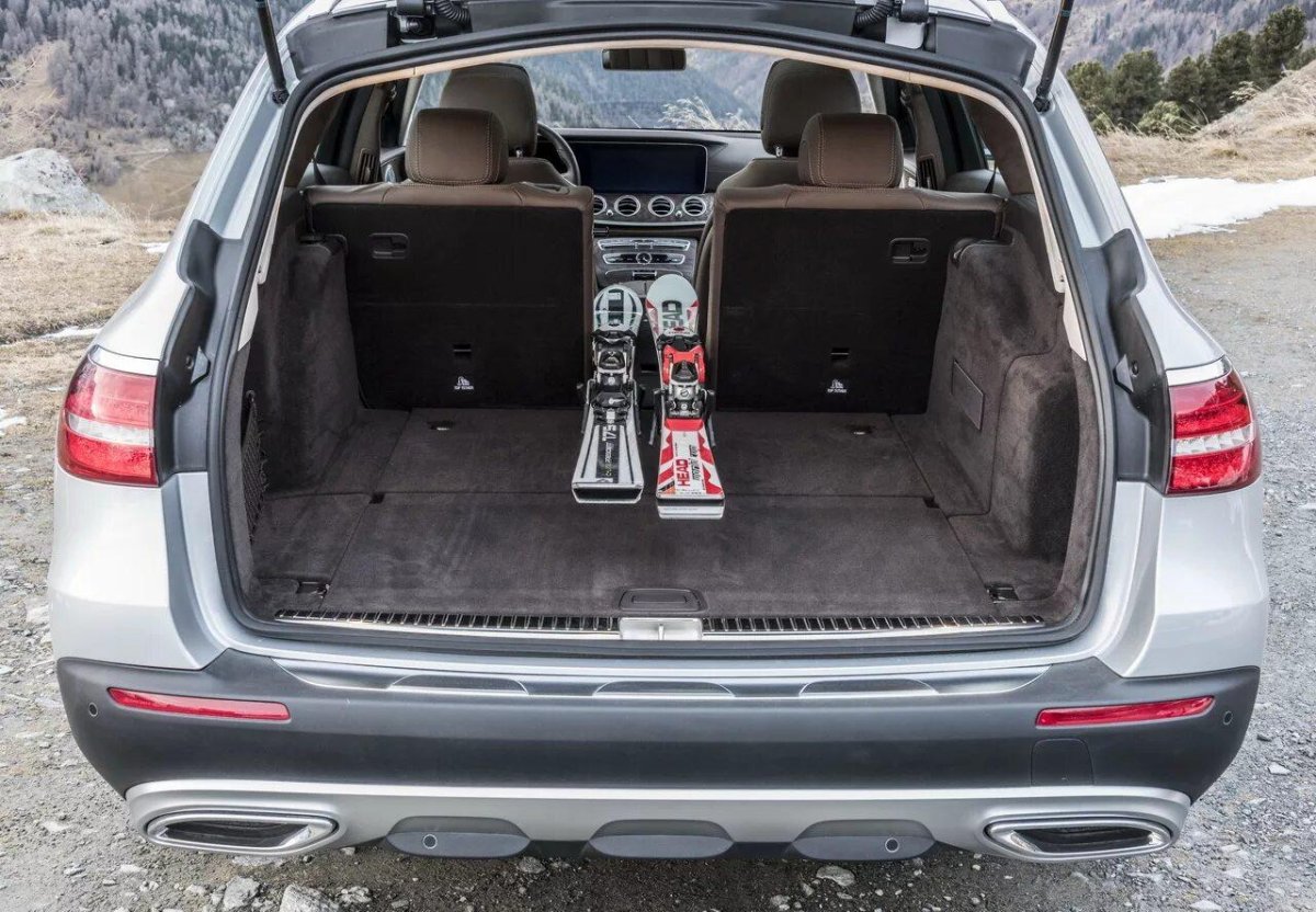 Универсал Мерседес е класса багажник