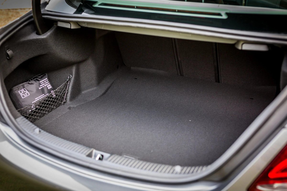 Багажник Mercedes Benz w204