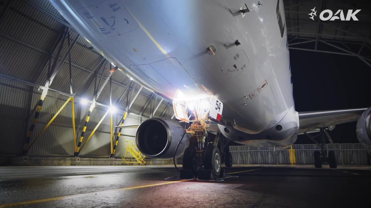 Посадочный фонарь самолета