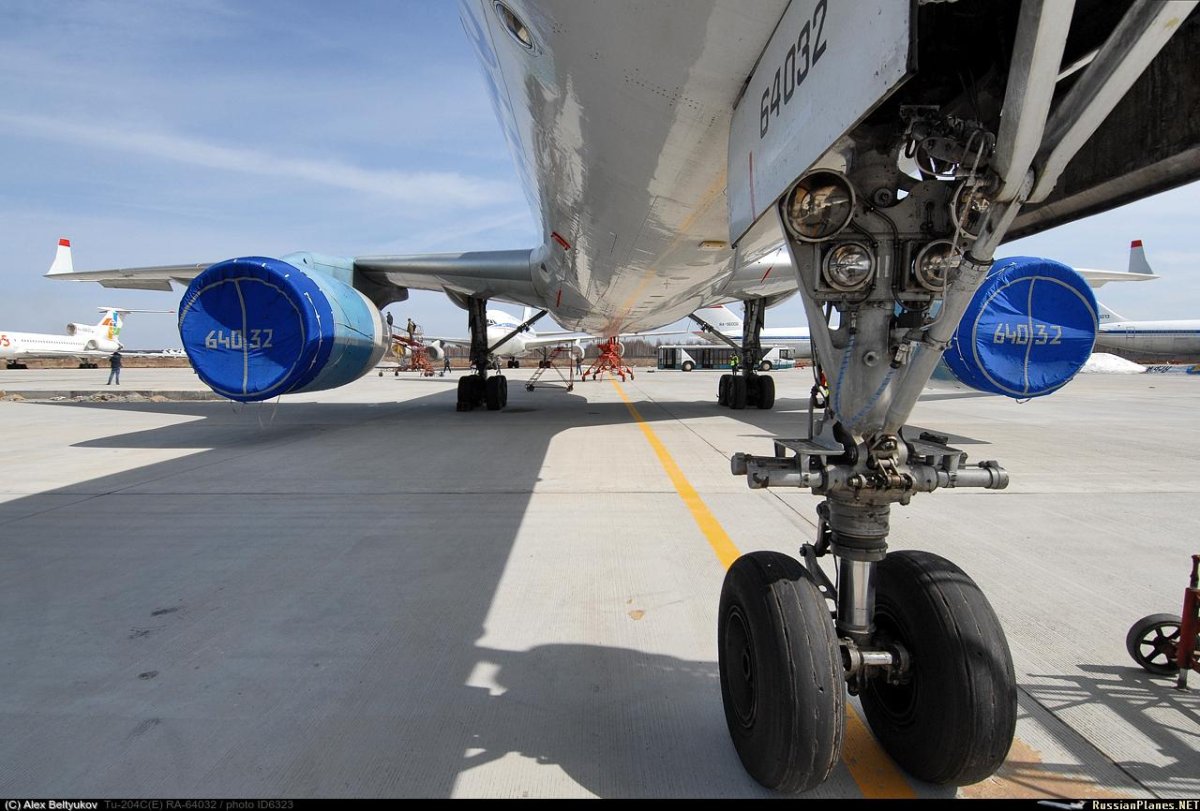 Ту 204 шасси
