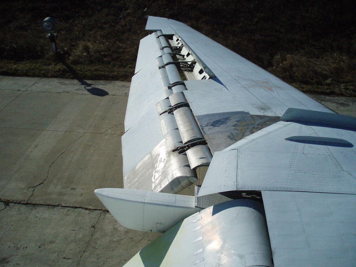 Ту 22 крыло