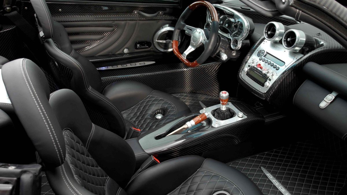 Pagani Zonda салон