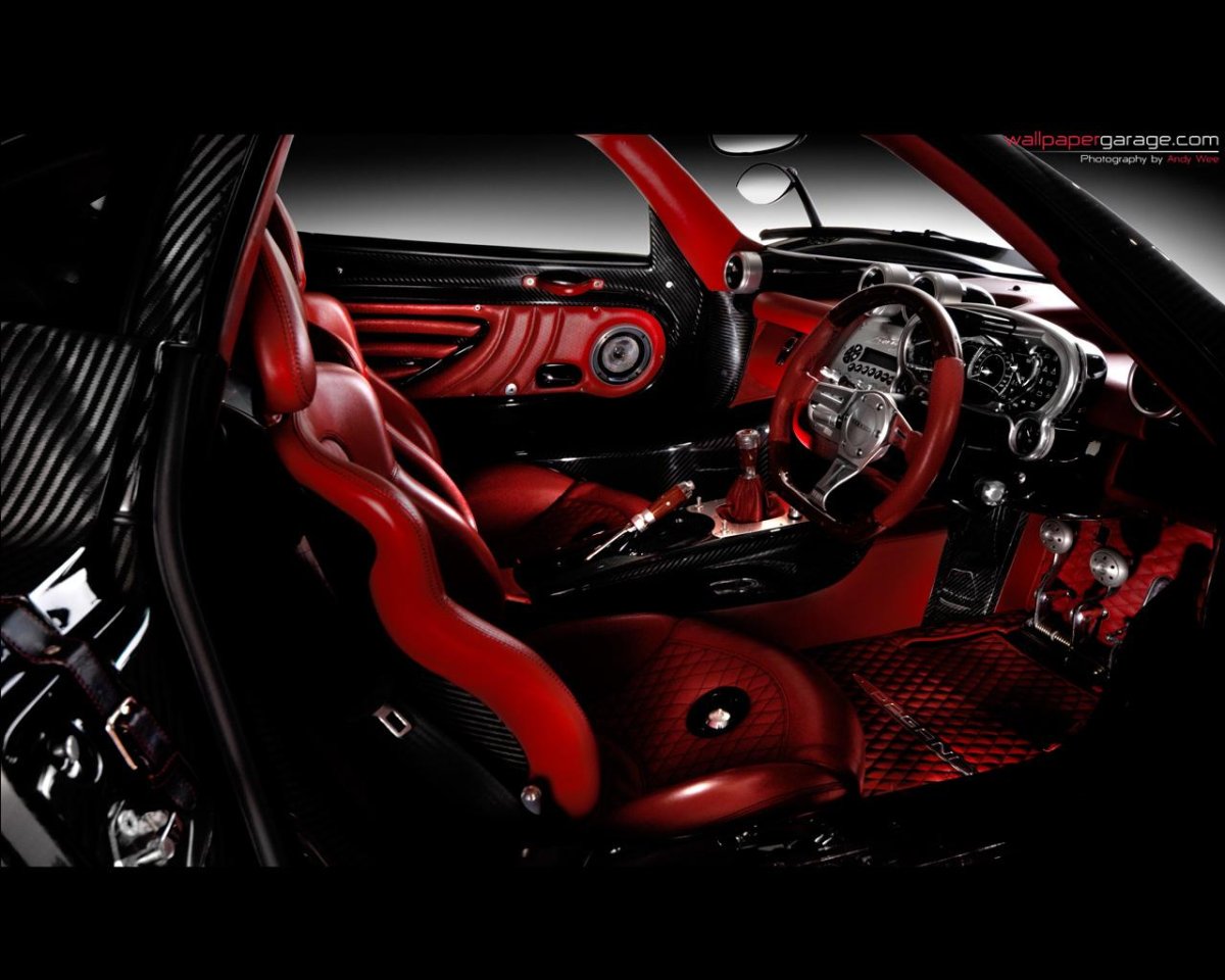 Машина Pagani Zonda салон