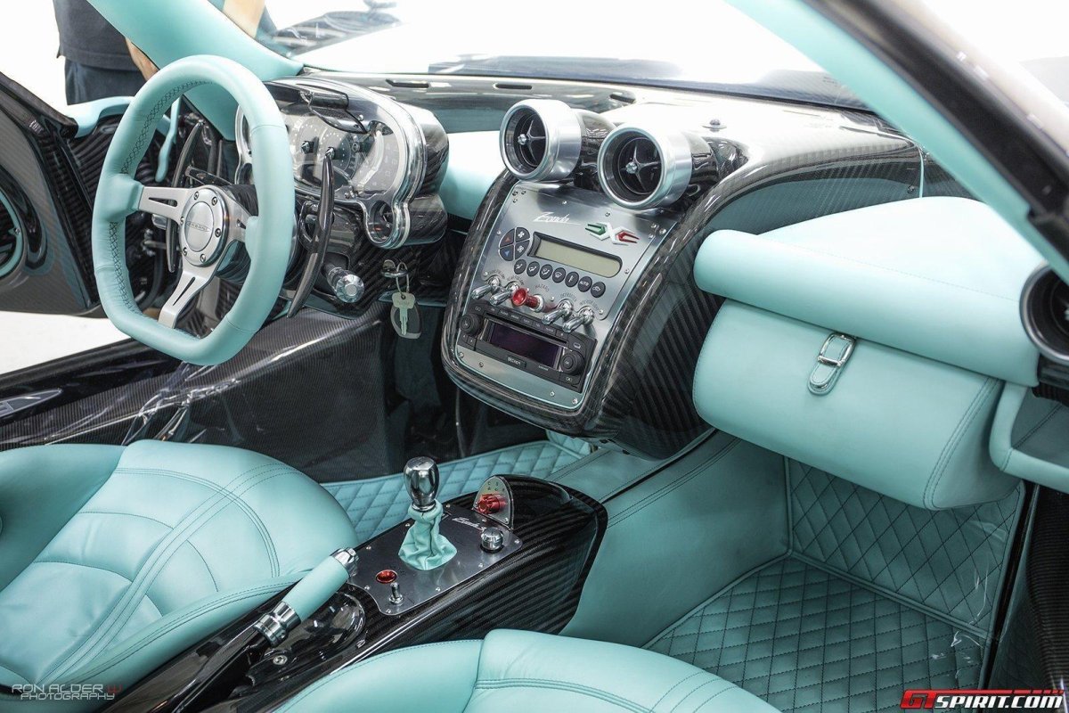 Pagani Zonda салон