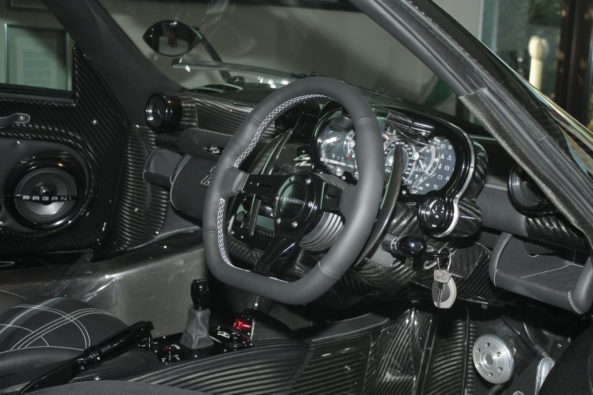 Pagani Zonda приборная панель