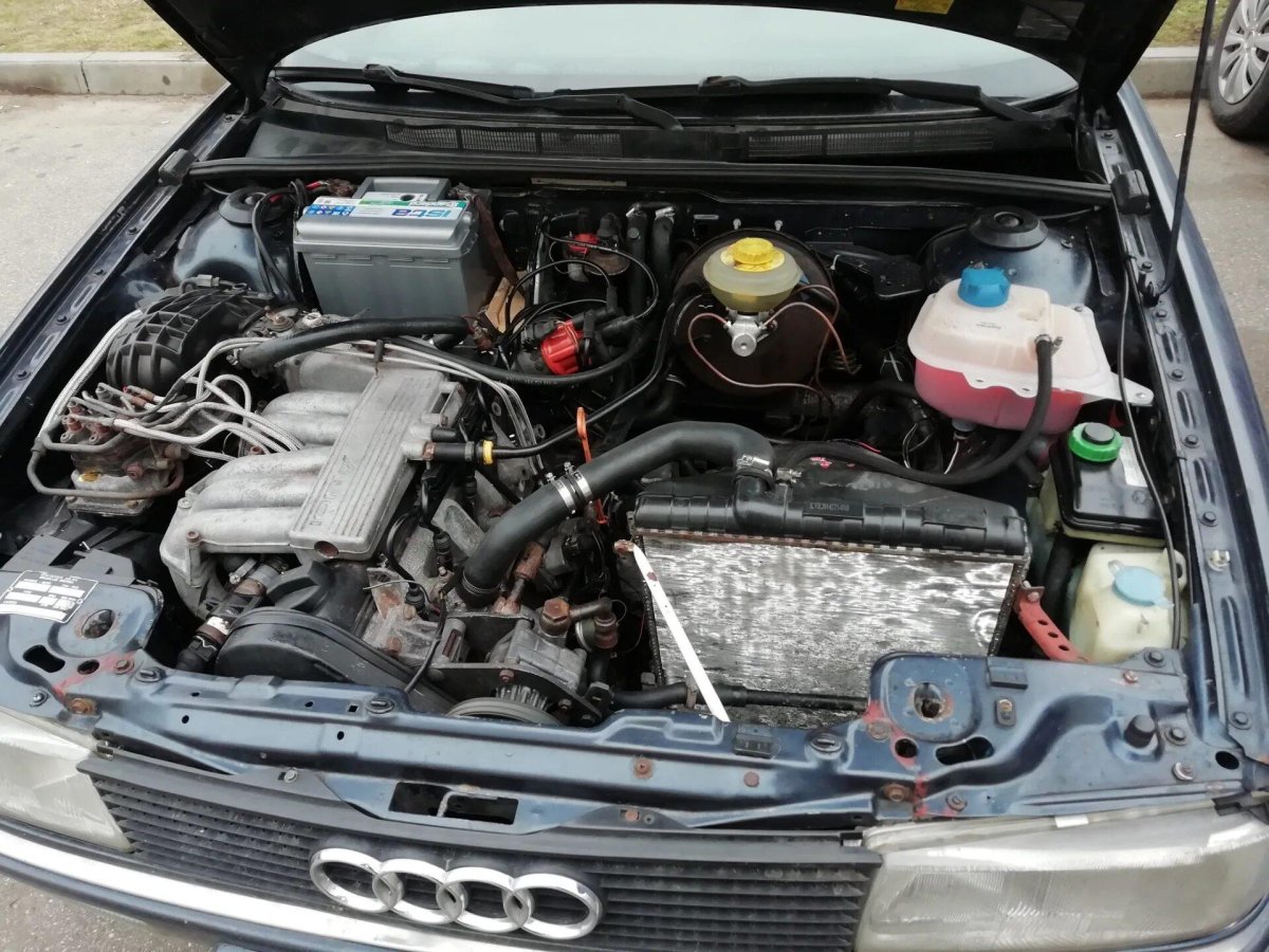Audi 80 под капотом