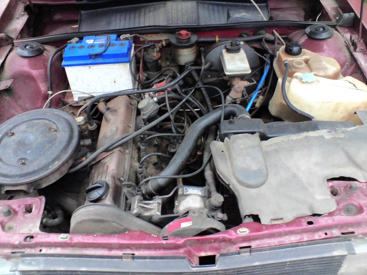 Audi 80 под капотом