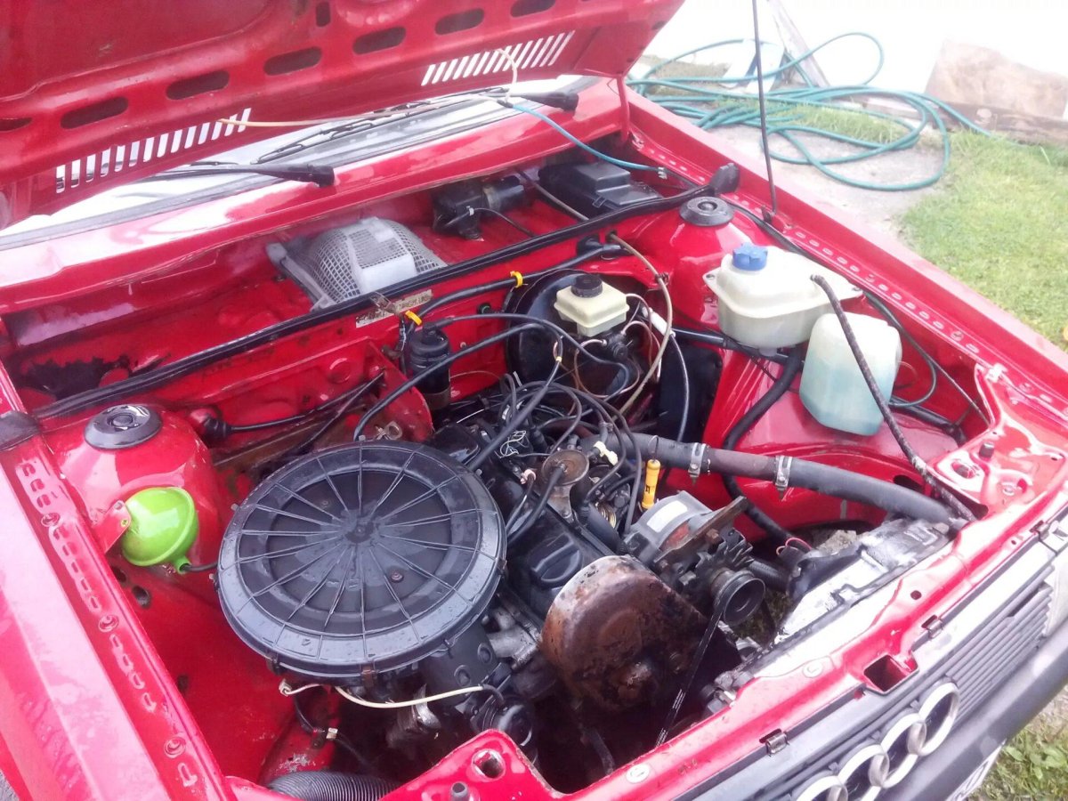 Audi 80 b2 подкапотка