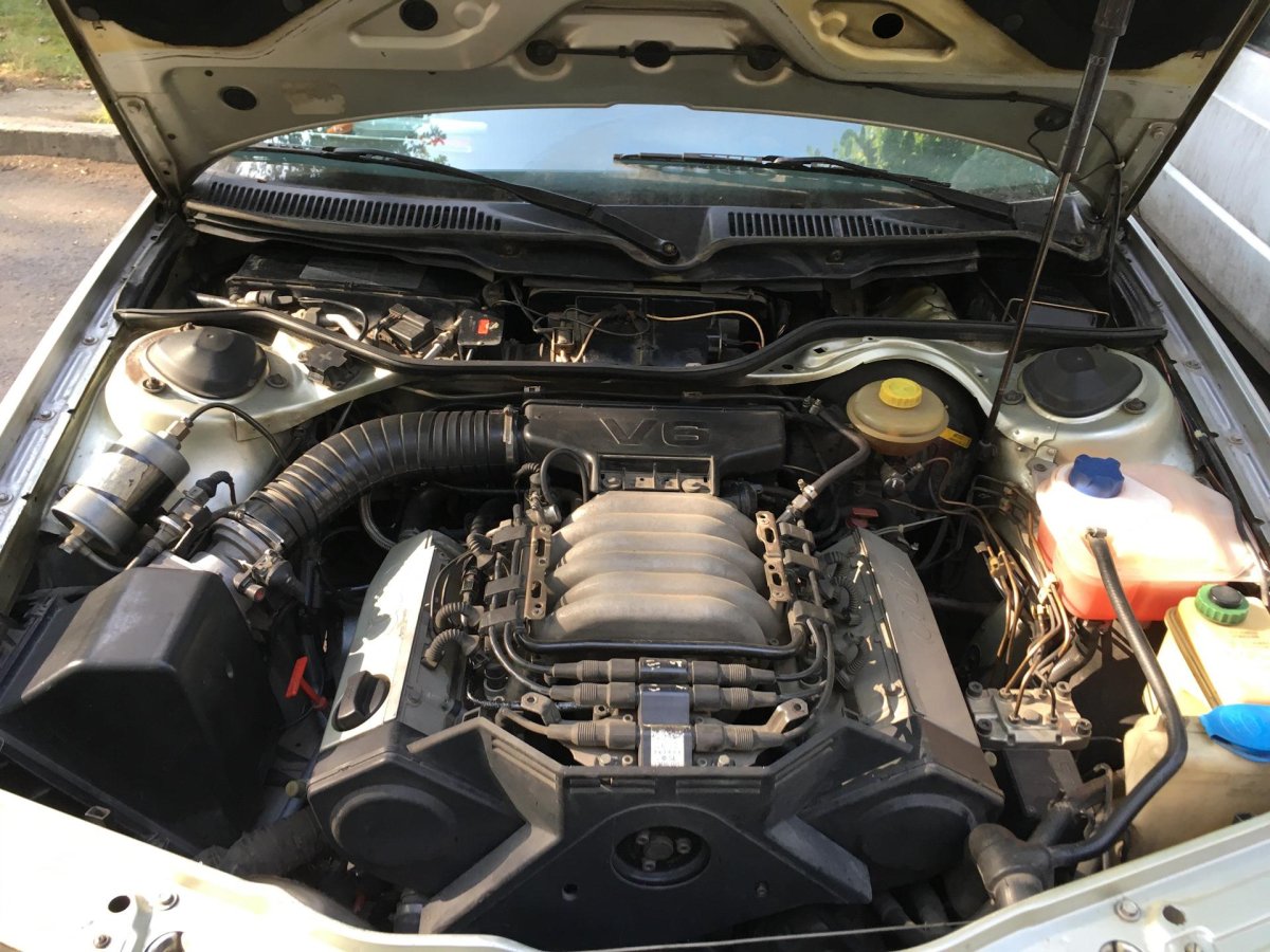 Подкапотка Ауди 100 с4 2.3