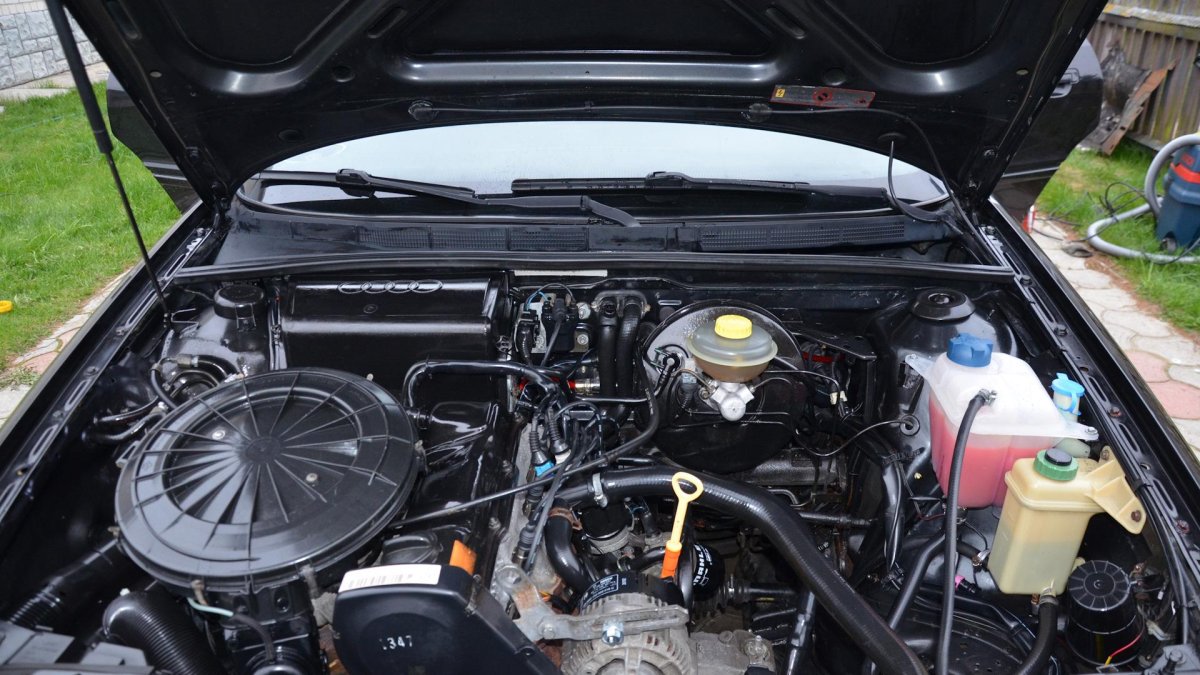 Audi 80 под капотом