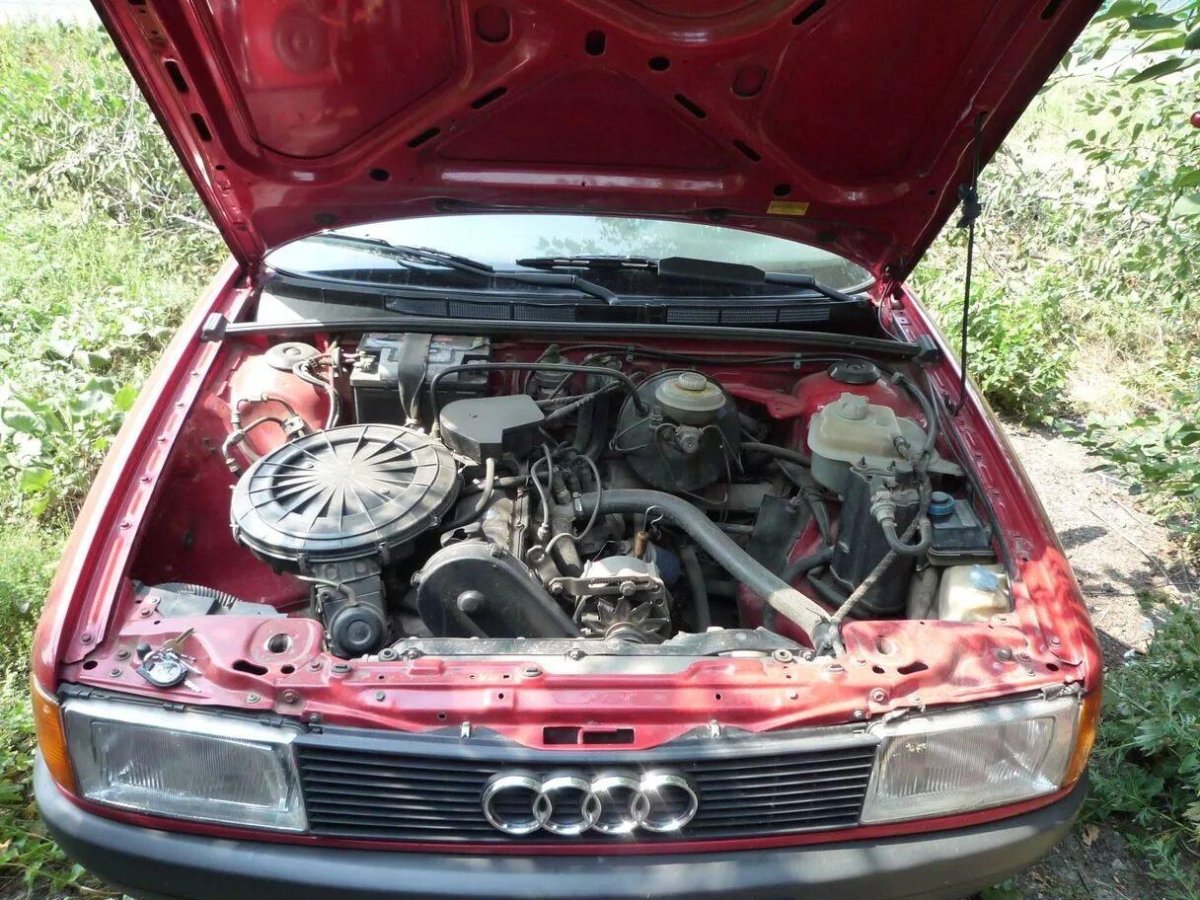 Audi 80 b3 подкапотка