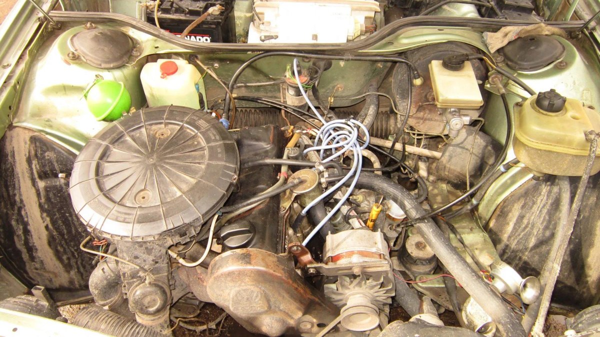 Фото под капотом Ауди 100 с3моторв