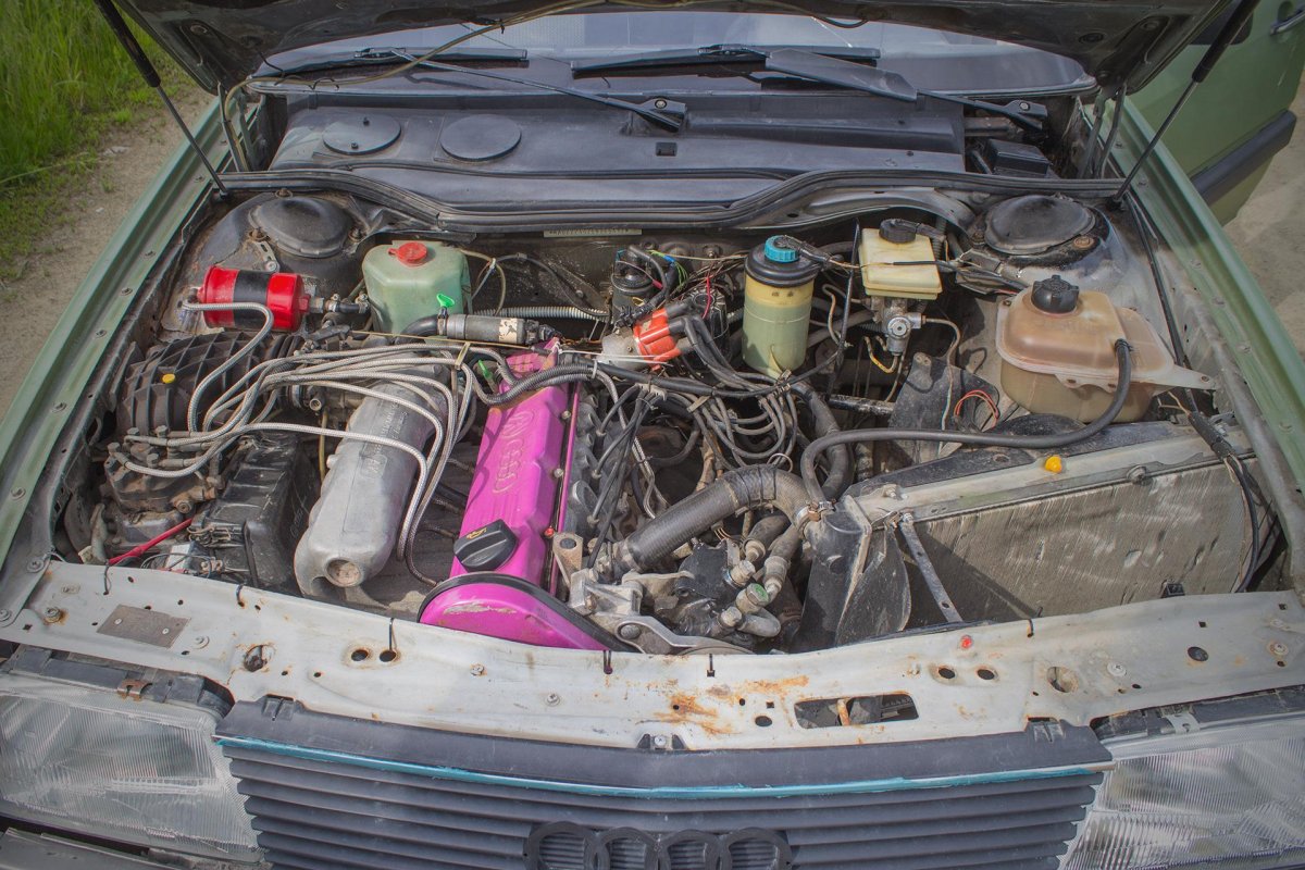 Audi 100 подкапотка