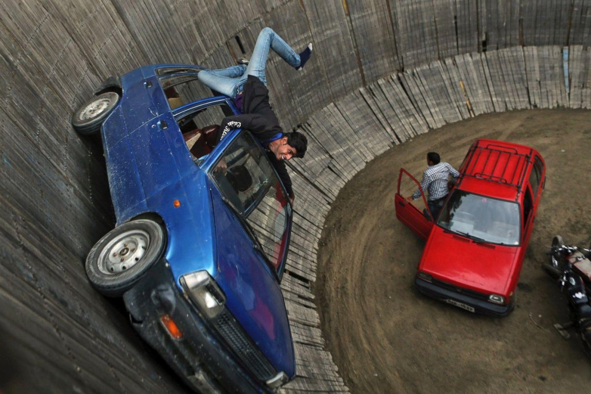 Трюки на автомобилях