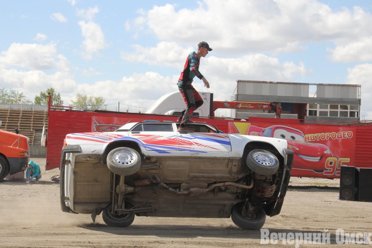 Мотодром ДОСААФ Омск шоу каскадеров