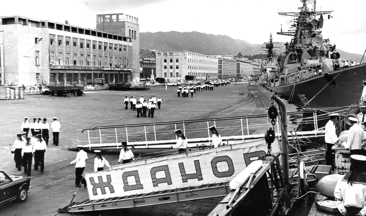 Крейсер Жданов Севастополь