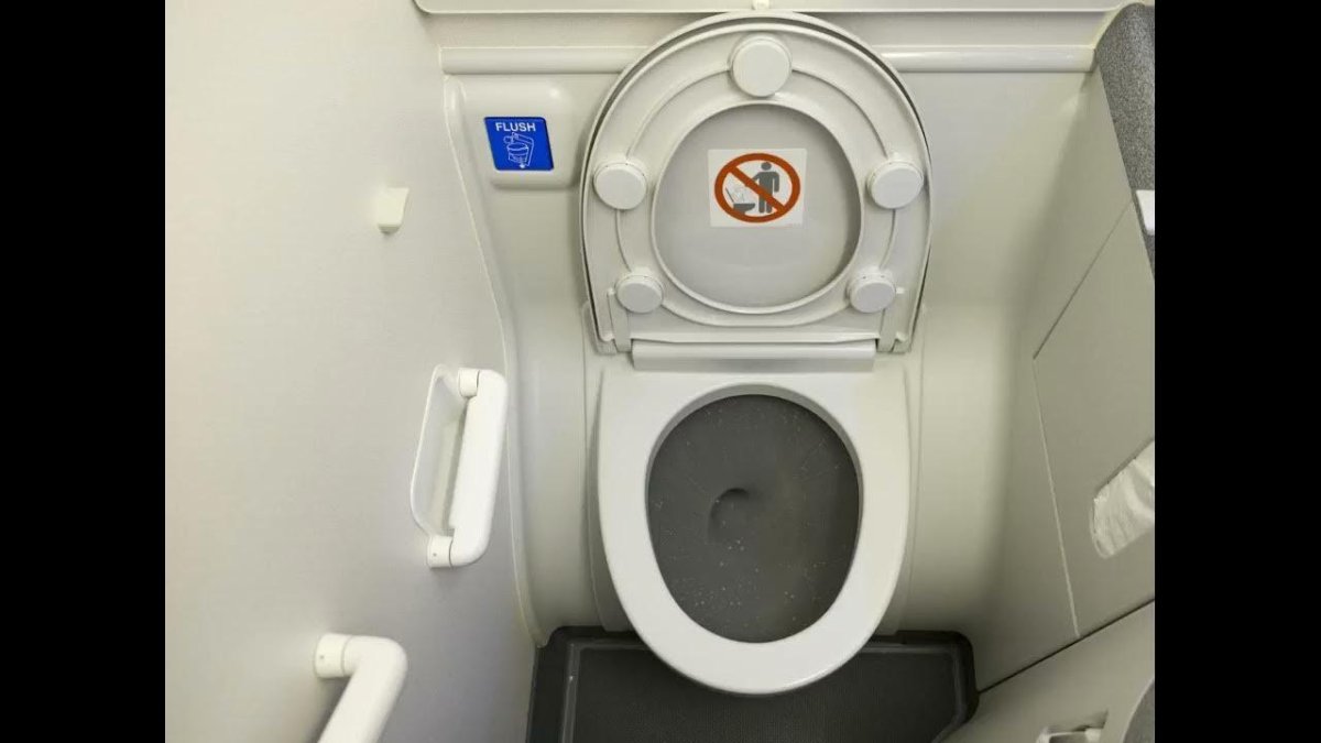 Boeing 737 туалет