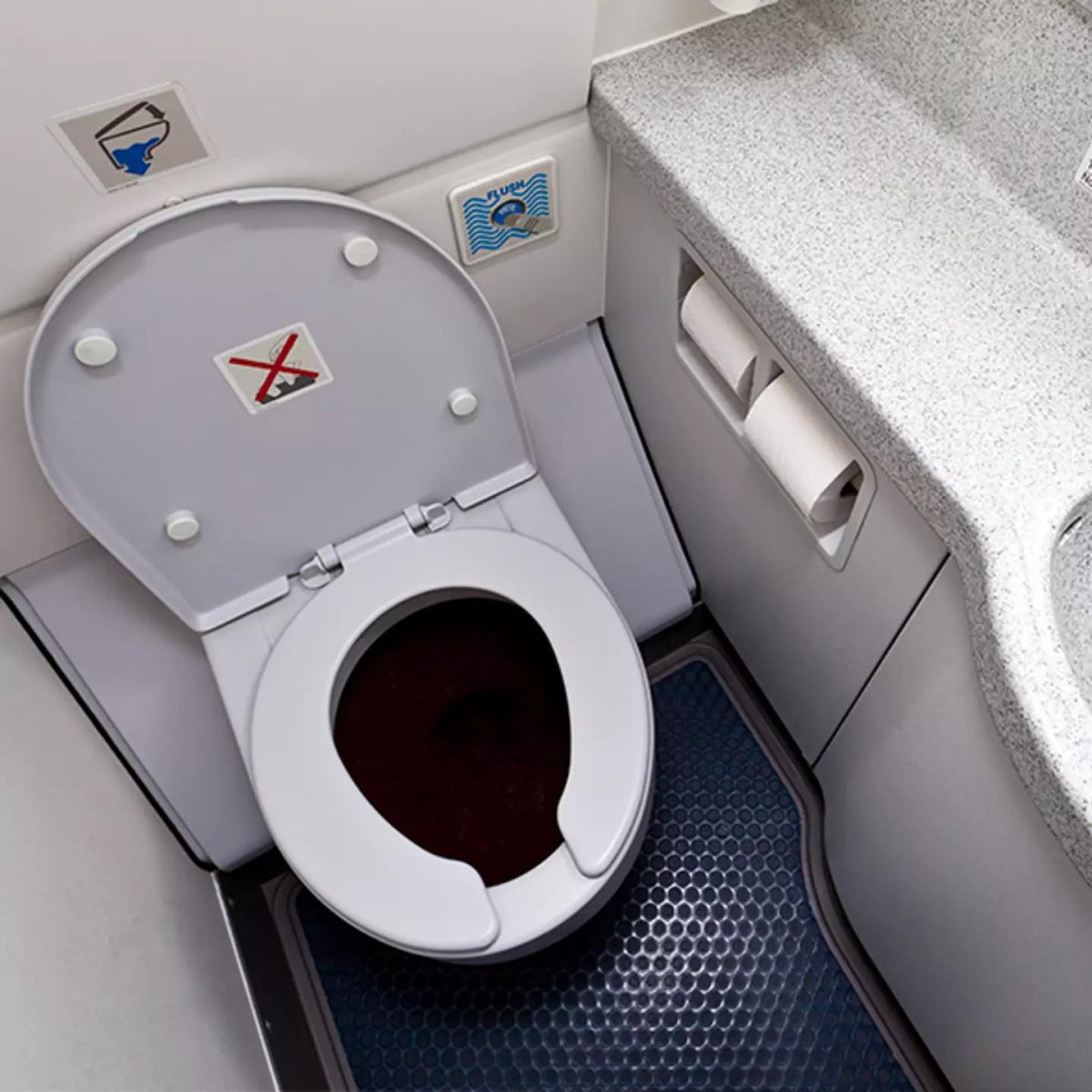 Boeing 737 туалет