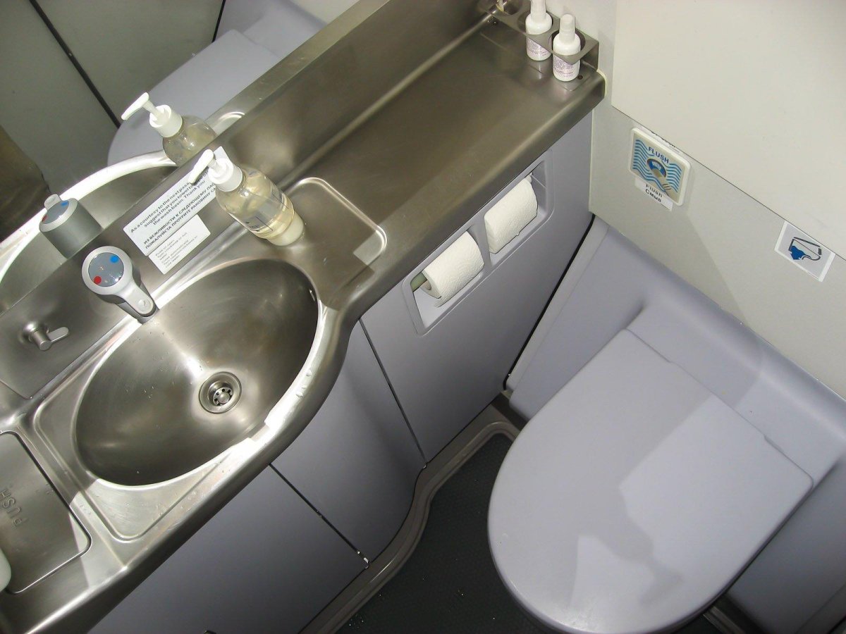 Туалет в самолете Боинг 737