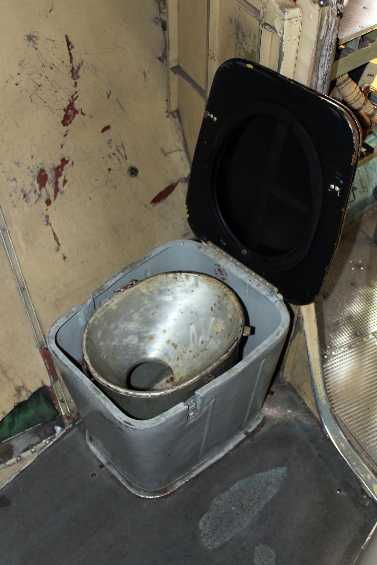 Унитаз в самолете