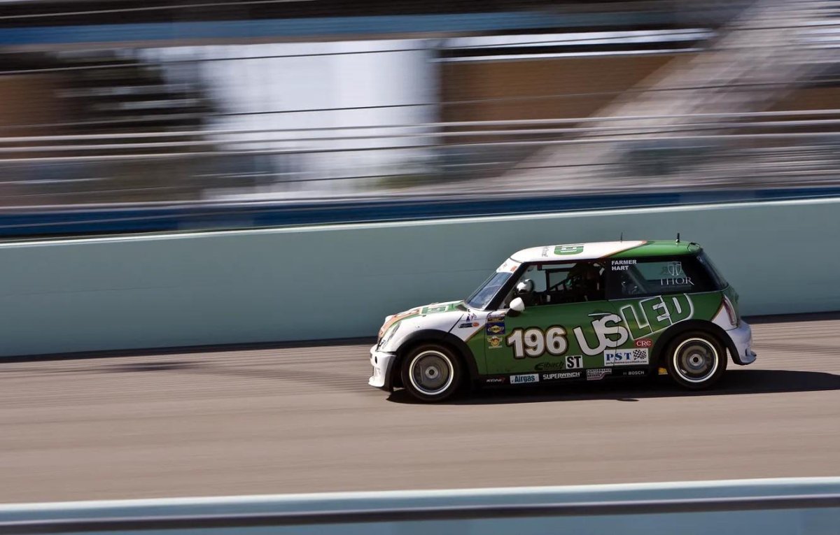 Мини Купер гонка