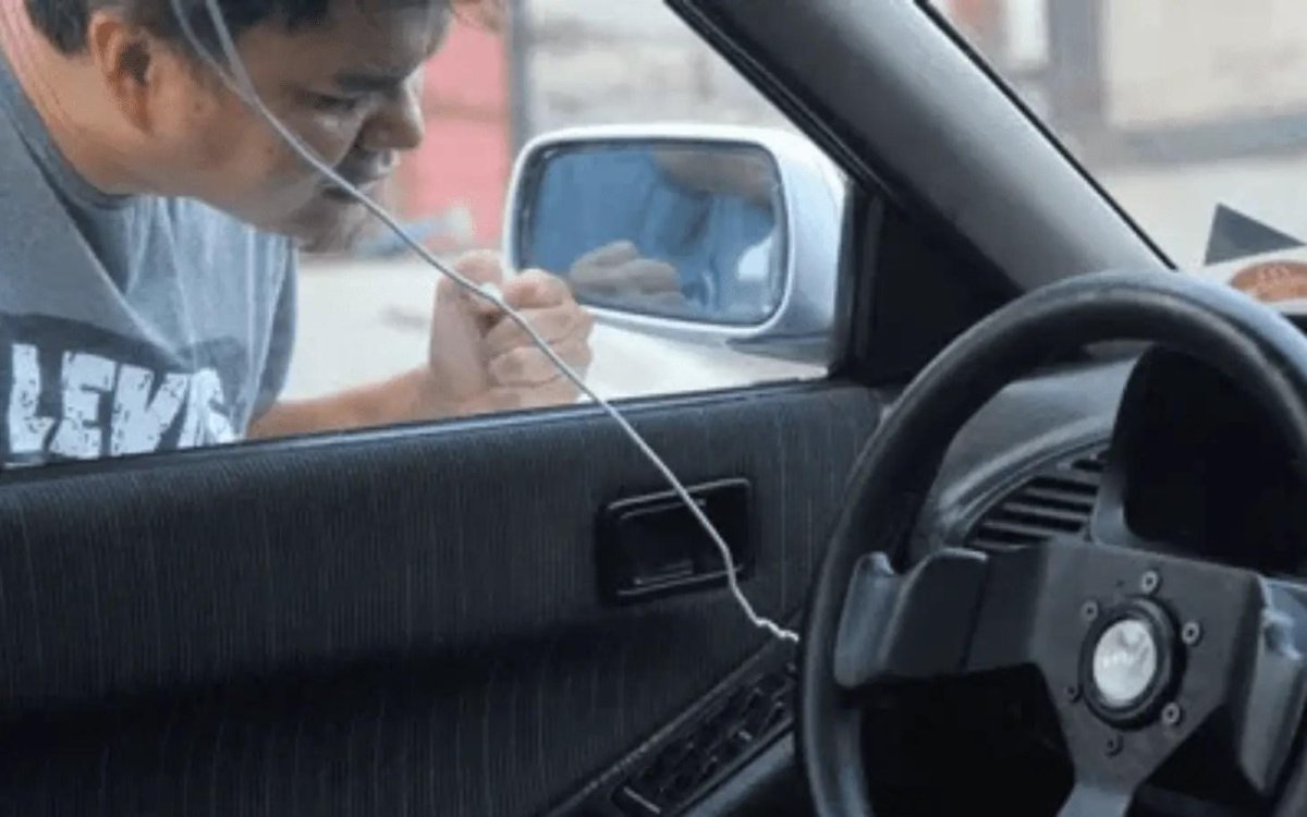 Ключи остались в машине