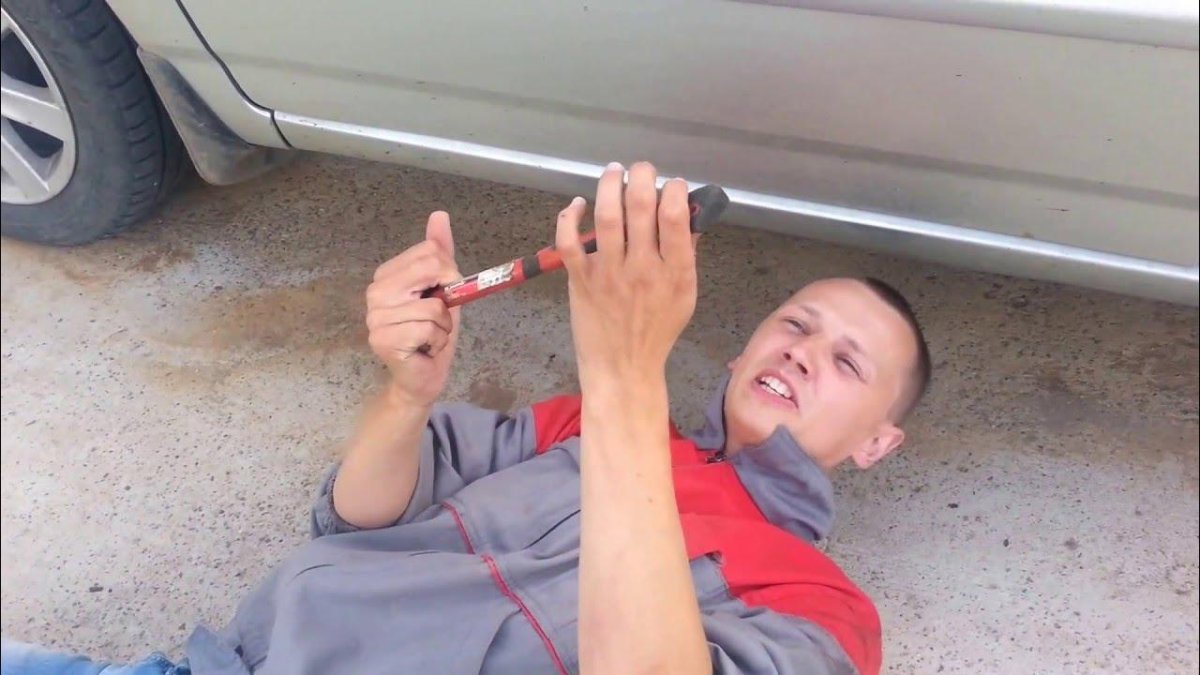 Открыть тойоту короллу без ключа