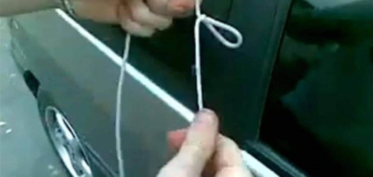 Как открыть дверь от ВАЗ 2114 без ключа