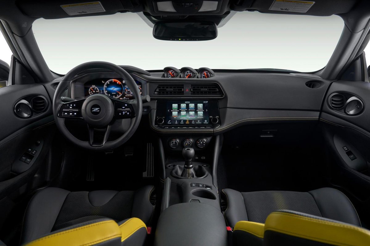 Nissan 400z Interior