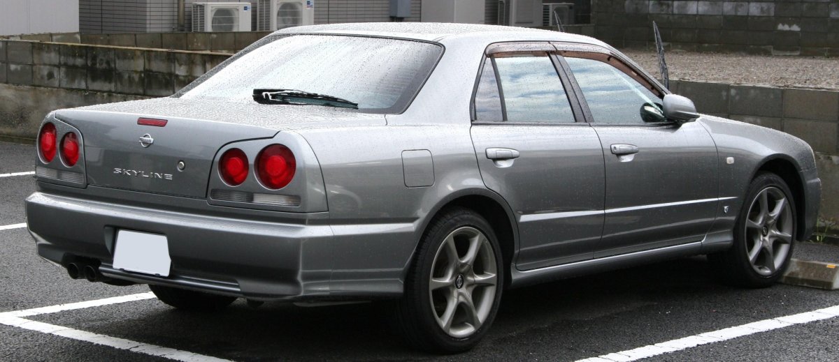 Nissan Skyline 34 седан