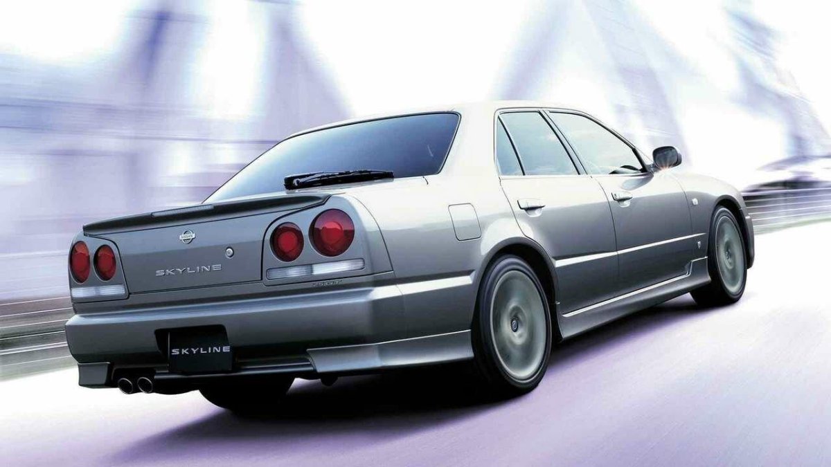 Nissan Skyline r34 седан