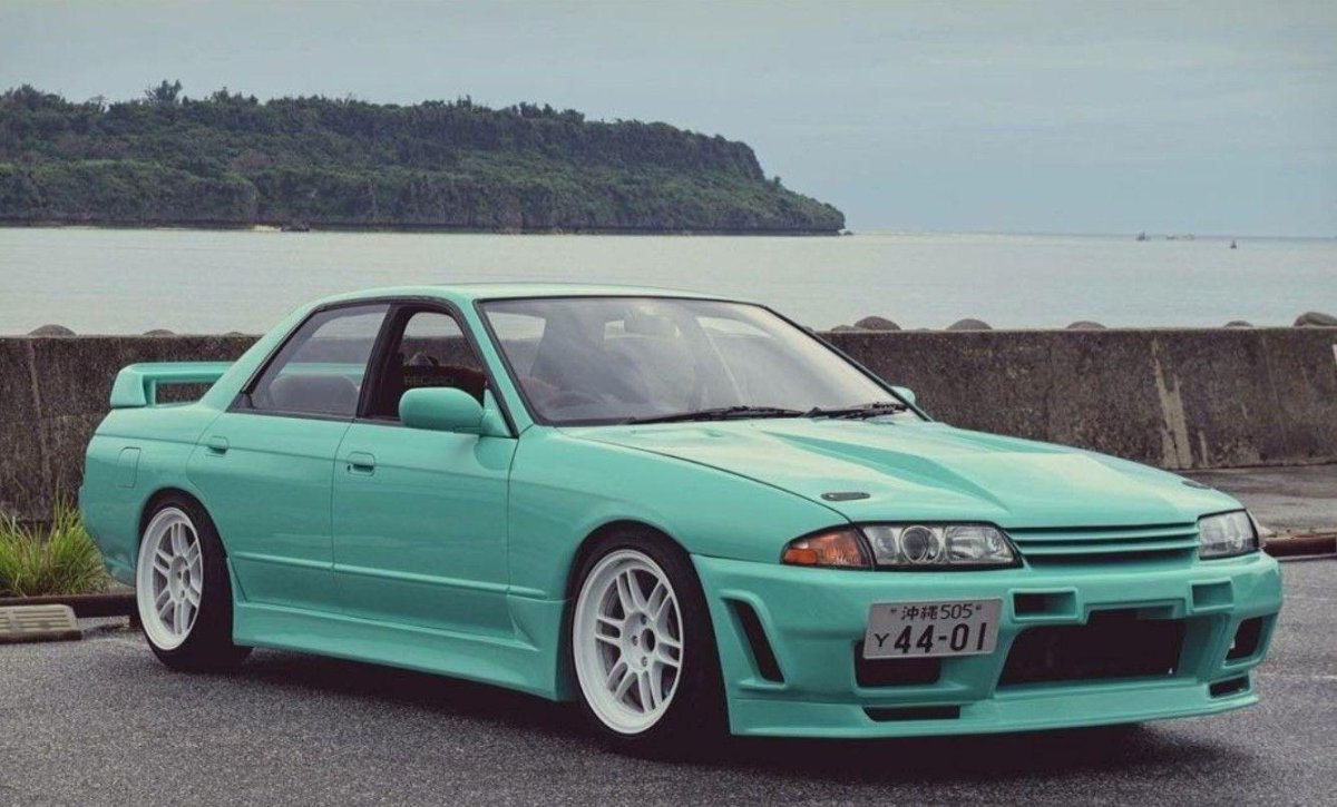 Nissan Skyline r32 sedan