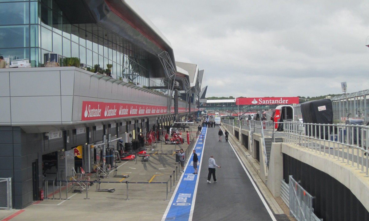 Сильверстоун пит Лейн