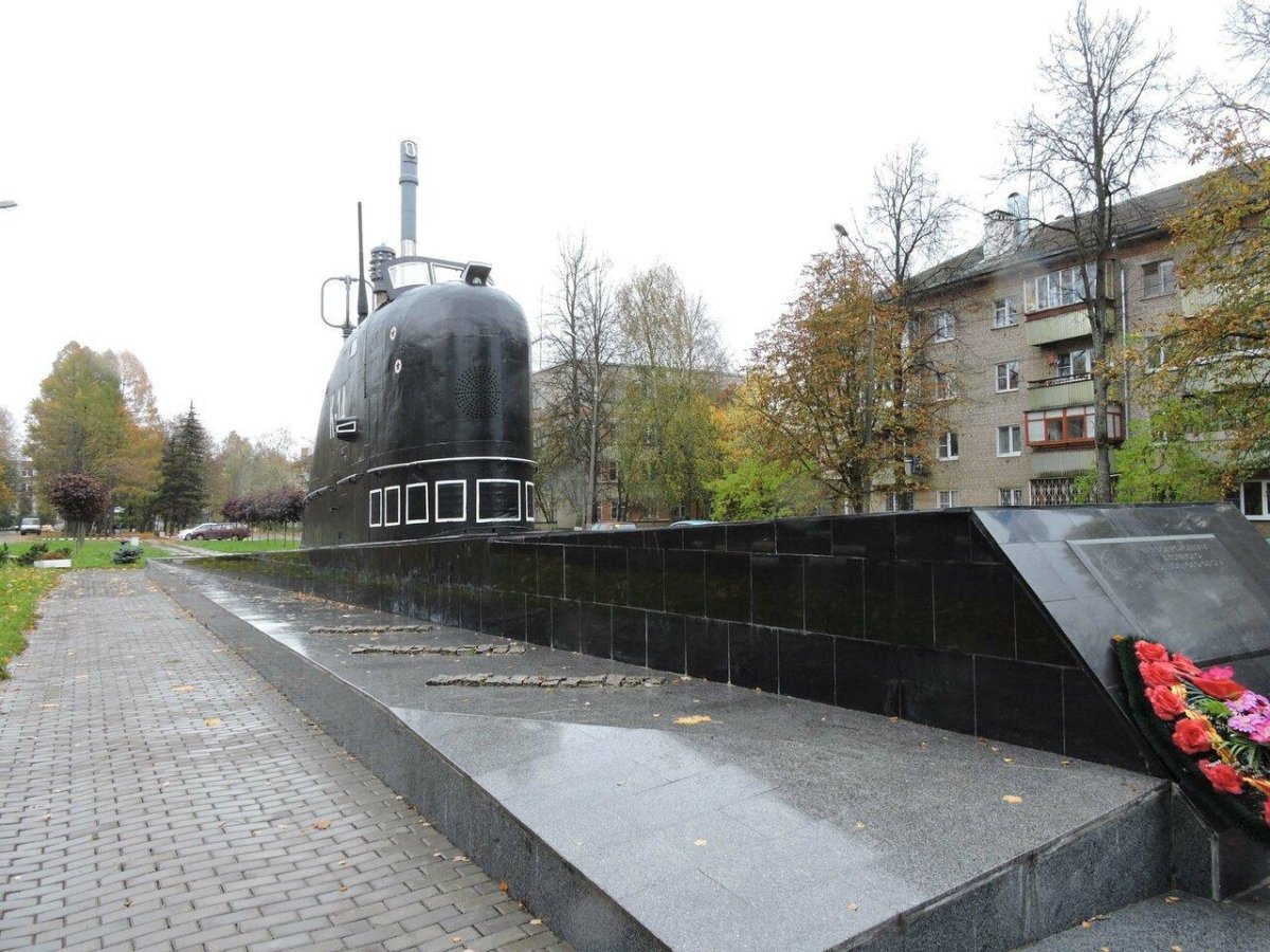 Памятник первопроходцам атомного подводного флота Обнинск