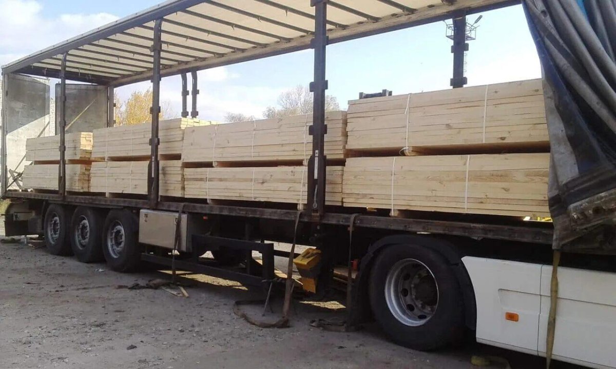 Разгрузка пиломатериалов
