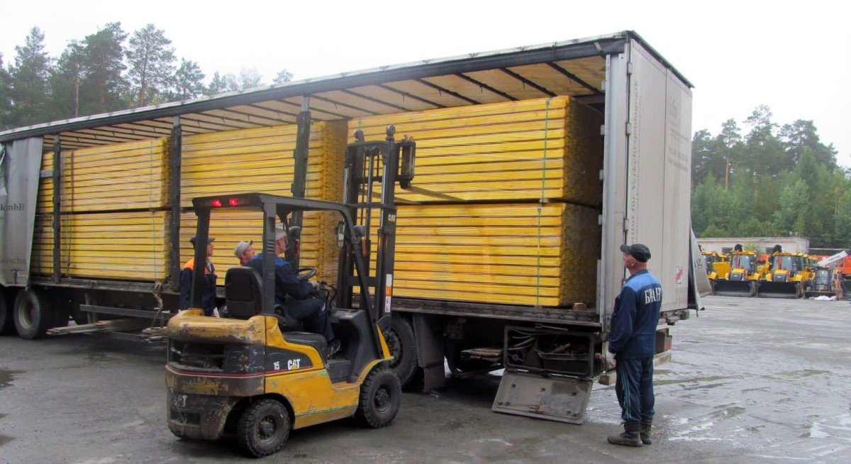 Полуприцеп-щеповоз АПС-105