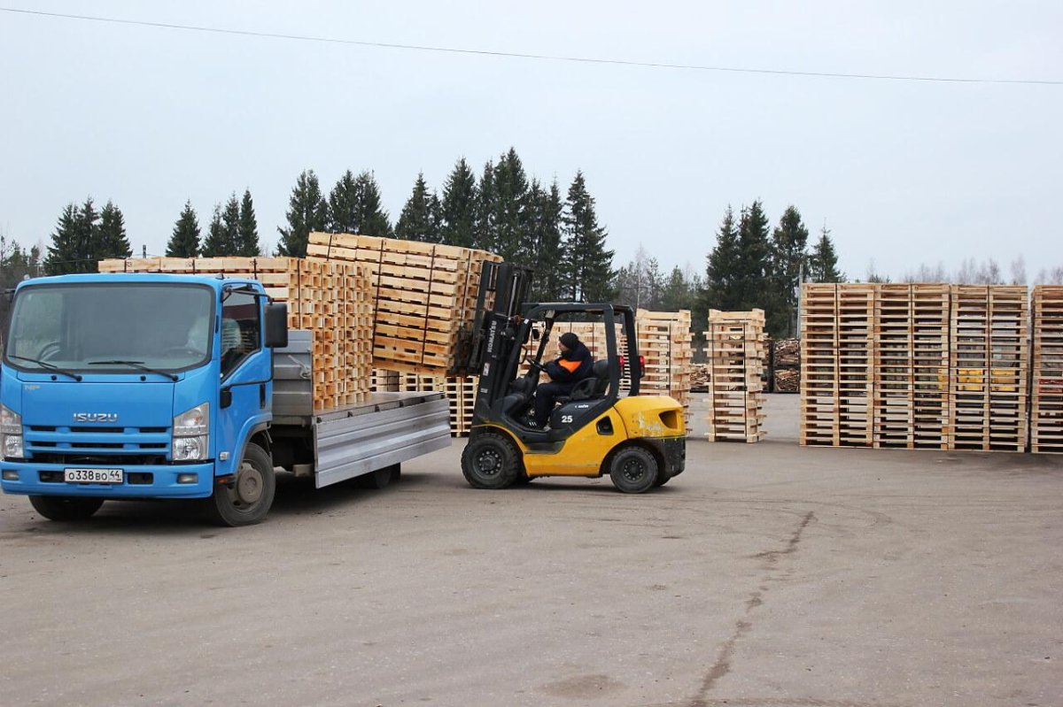 КАМАЗ 65117 погрузка паллет