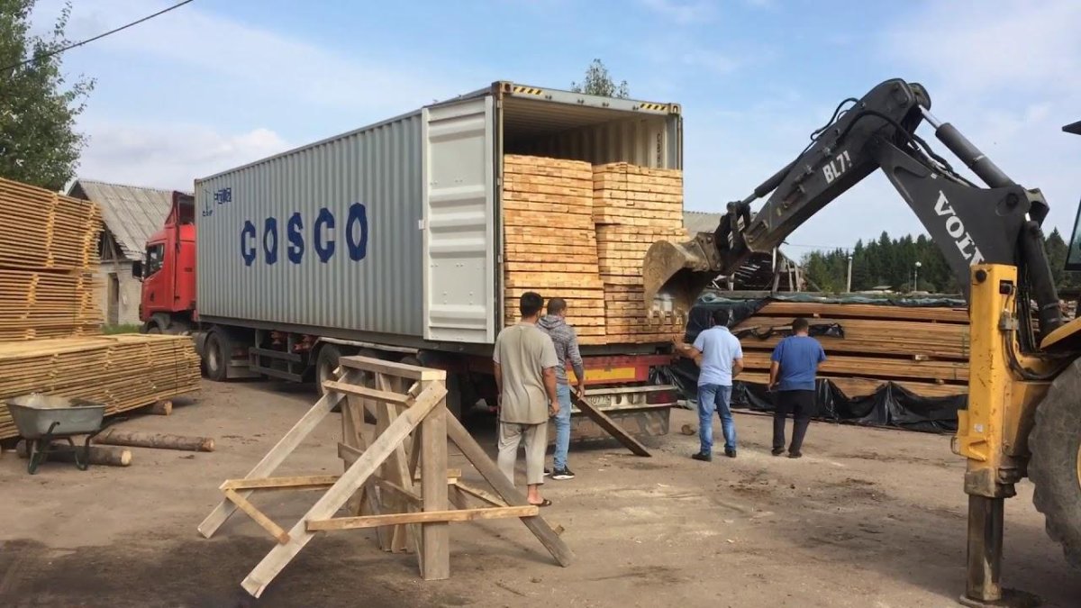 Разгрузка пиломатериалов