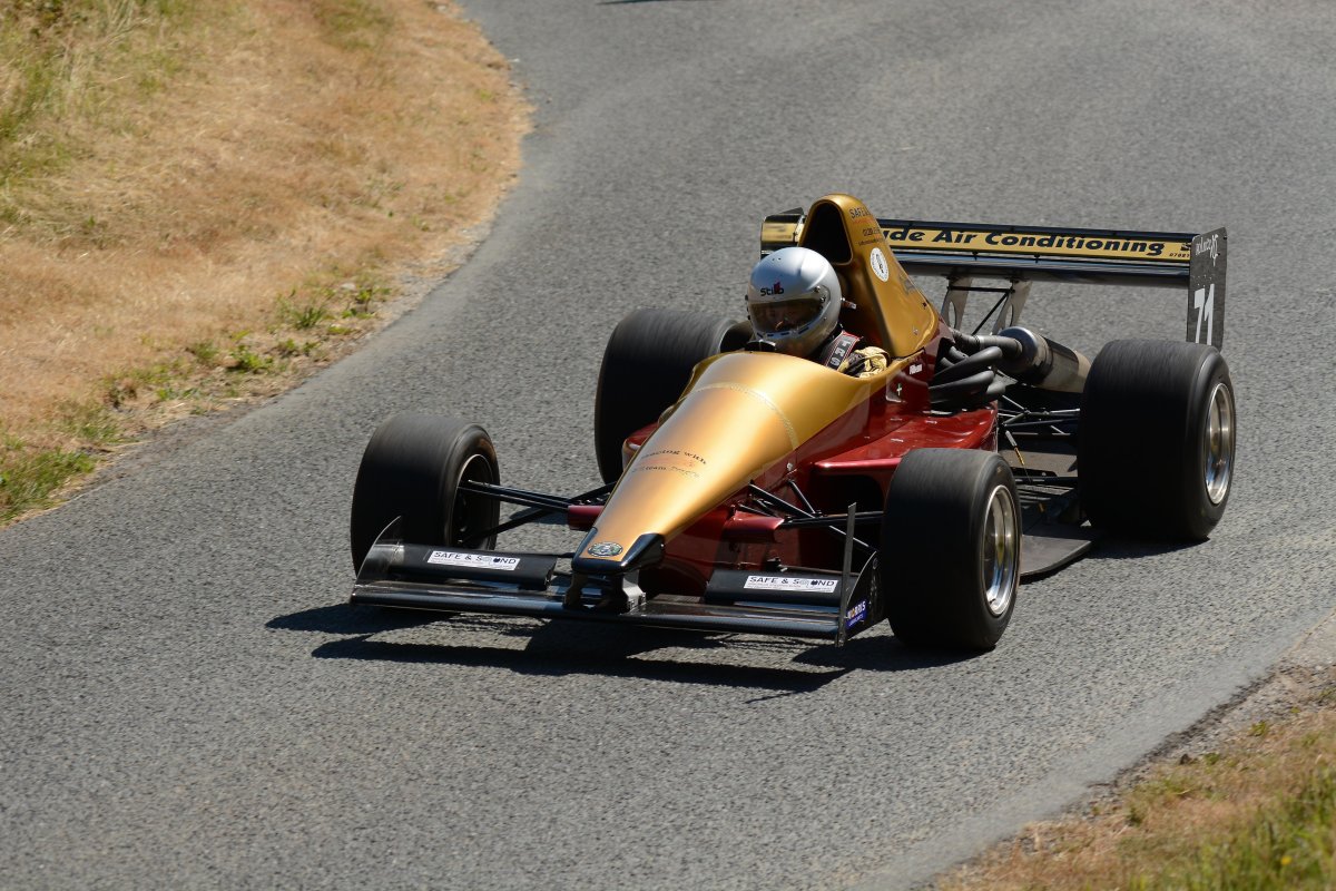 Одноместный гоночный автомобиль