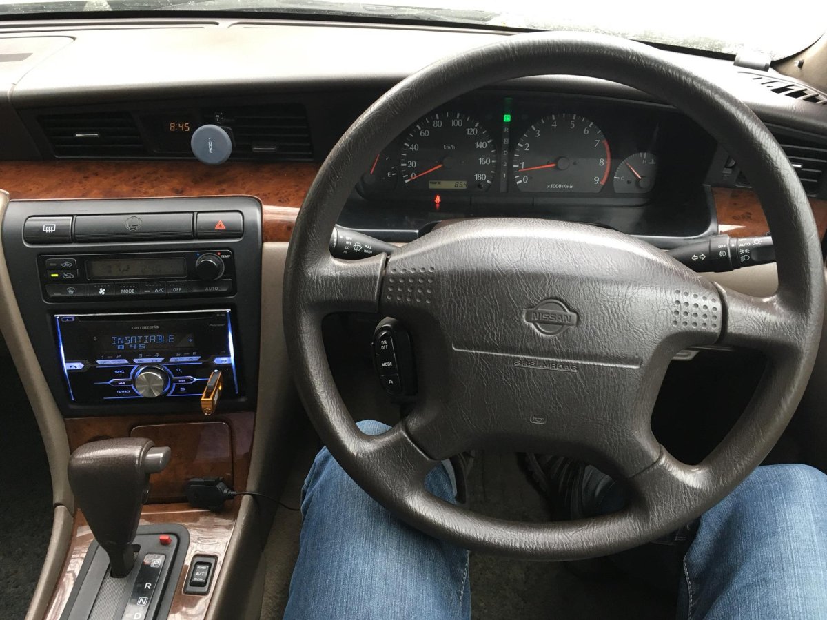 Nissan Laurel 35 салон