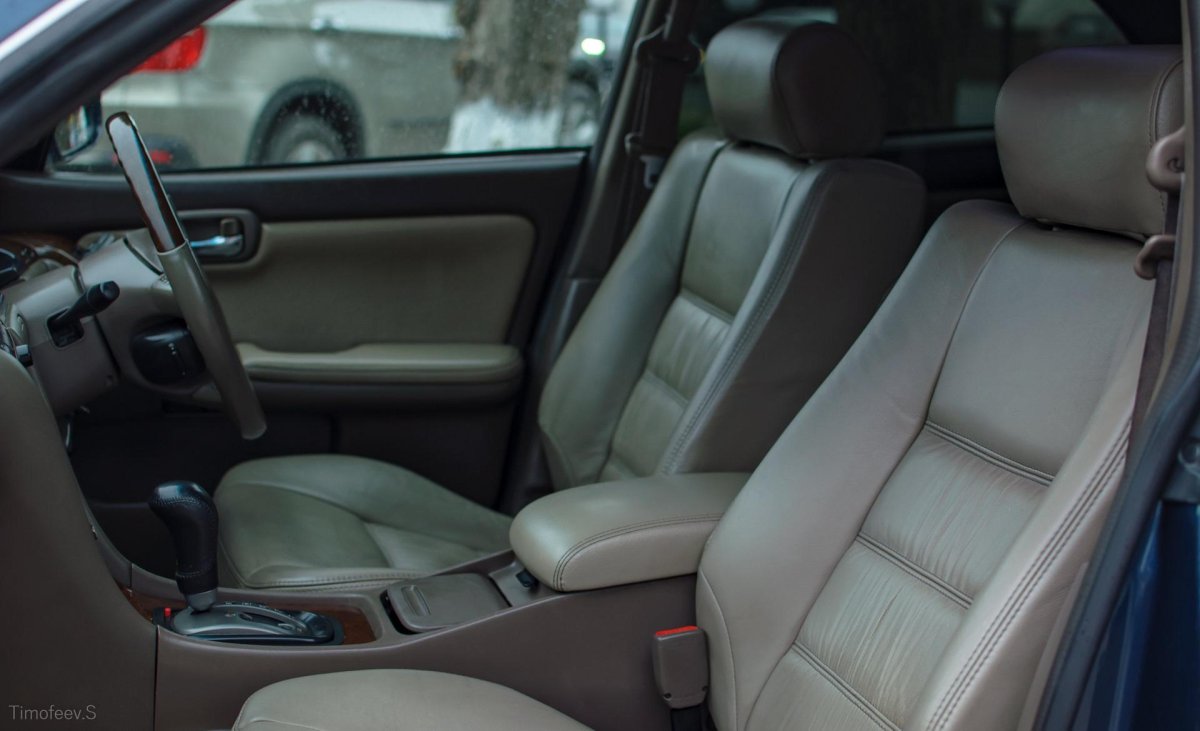 Кожаный салон Ниссан Лаурель 35