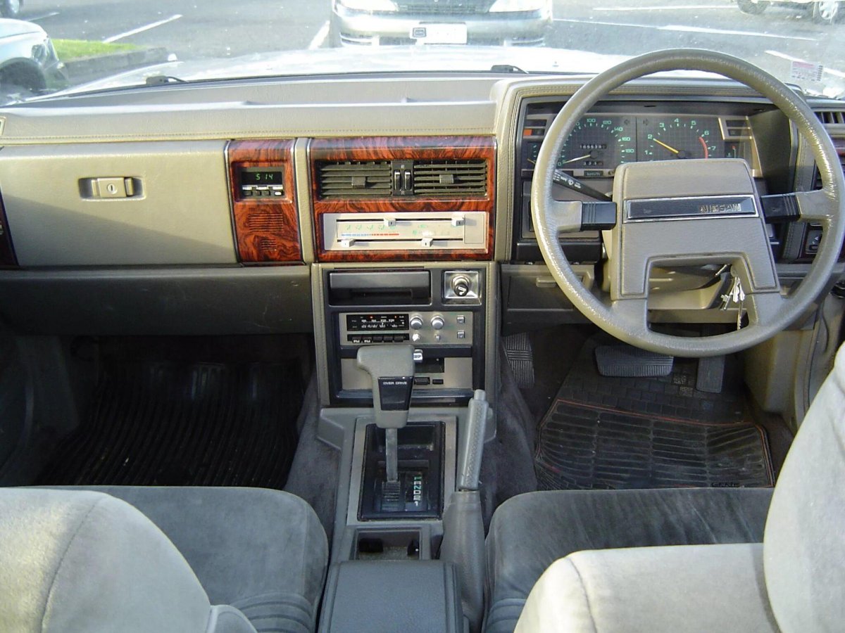 Nissan Laurel c32 салон